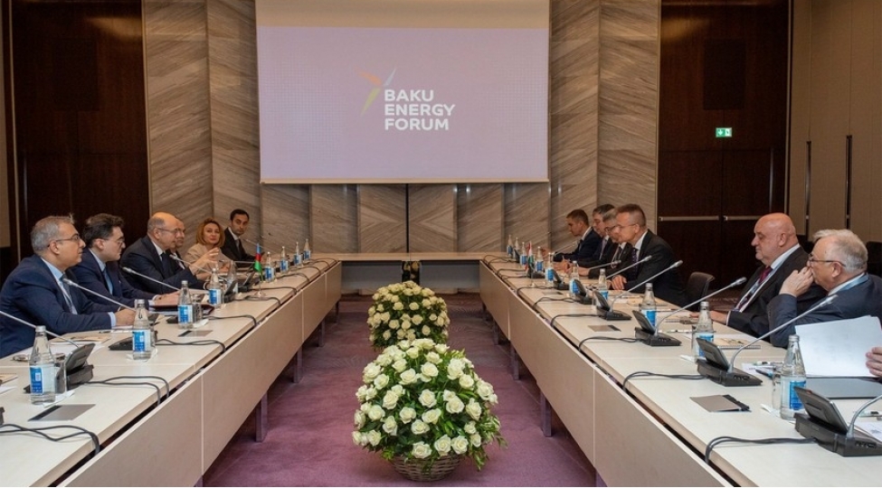 azerbaycan-macaristanla-yashil-enerji-dehlizi-ile-elektrik-enerjisinin-tedarukunu-muzakire-edib