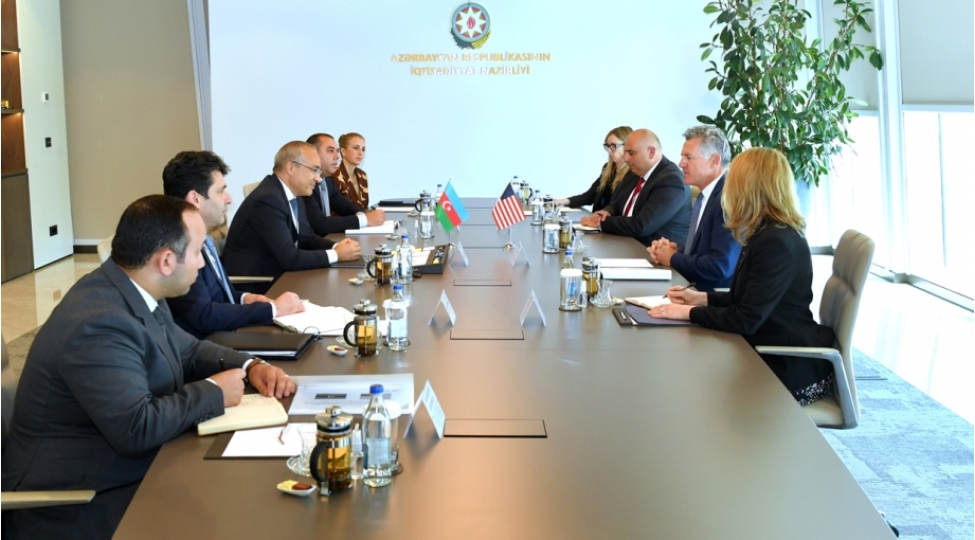 azerbaycanin-yashil-enerji-sektorunun-inkishafi-ve-bu-sahede-absh-shirketleri-ile-terefdashliq-muzakire-edilib