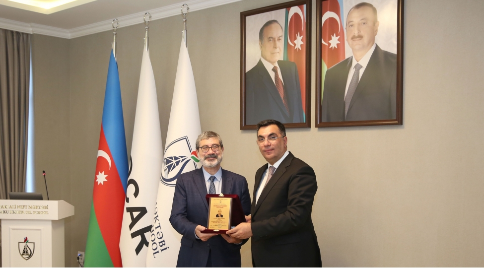 sabanci-universitetinin-rektoru-baki-ali-neft-mektebinde
