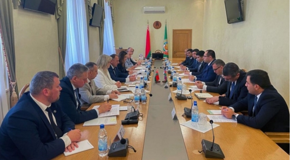 azerbaycan-belarusun-aqrar-shehercik-ve-senaye-kompleksi-tecrubesi-ile-tanish-olub