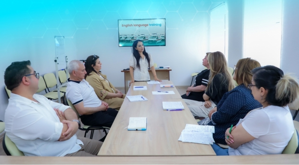 respublika-tecili-ve-texiresalinmaz-tibbi-yardim-merkezinde-ingilis-dili-uzre-telimlere-bashlanilib