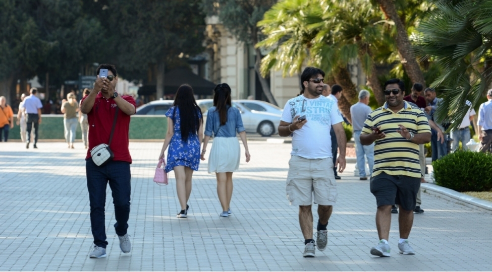yaxin-sherq-olkelerinden-azerbaycana-turist-axini-39-den-chox-artib