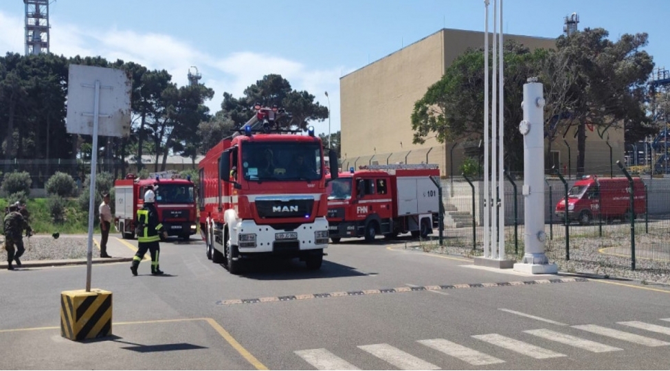 fhn-neft-emali-zavodunun-erazisinde-yangin-taktiki-telim-kechirib-video