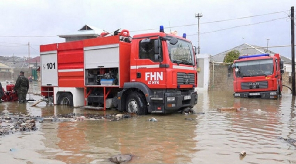 lenkeran-ve-astarada-su-basan-erazilerden-11-nefer-texliye-edilib-video