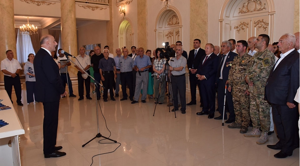 sumqayitda-turk-diplomatinin-44-gunluk-muharibeye-hesr-edilen-kitabi-teqdim-olunub