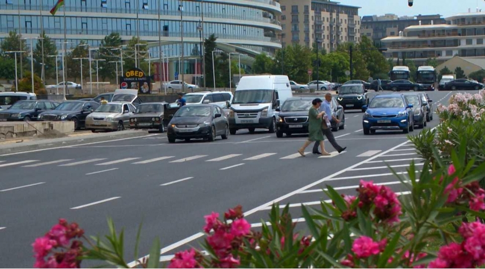 bakinin-afiyeddin-celilov-kuchesinde-temir-ishleri-yekunlashib-video