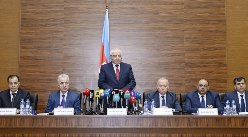 azerbaycanda-6-milyon-334-min-444-sechici-var