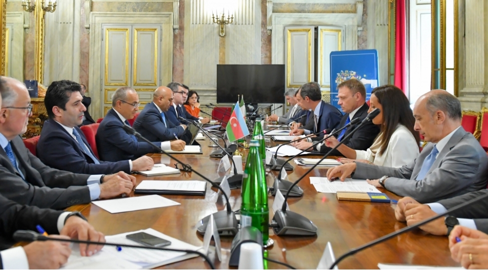 azerbaycan-italiya-ile-kend-teserrufati-sahesinde-emekdashligi-muzakire-edib