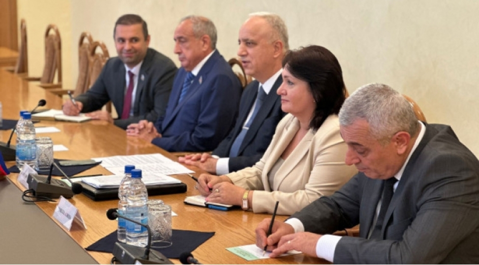 azerbaycanla-belarus-arasinda-qida-tehlukesizliyi-sahesinde-emekdashliq-genishlenecek