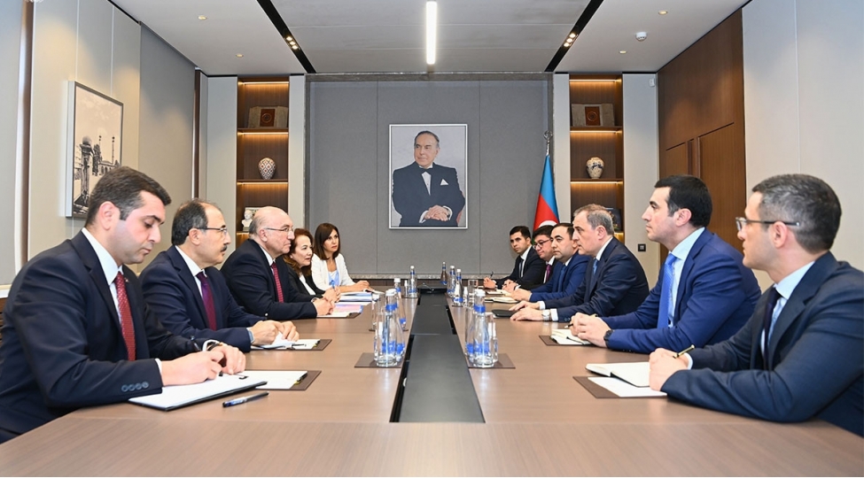 ceyhun-bayramov-turkiye-numayende-heyetini-ermenistanla-normallashma-prosesi-barede-melumatlandirib