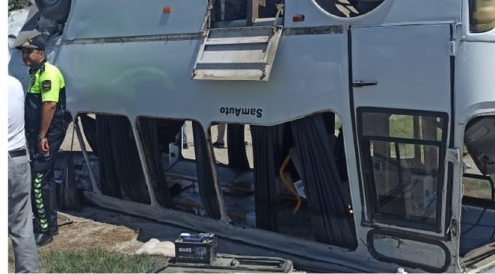 baki-sumqayit-yolunda-iki-avtobusun-toqqushmasi-neticesinde-1-nefer-olub-18-nefer-yaralanib-video