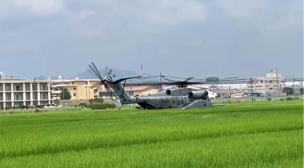 absh-herbi-helikopteri-yaponiyada-duyu-tarlasina-tecili-enish-edib-video