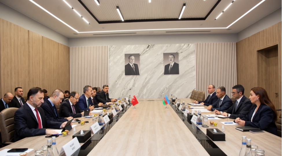 reshad-nebiyev-turkiye-prezident-administrasiyasinin-mudafie-senayesi-komitesinin-sedri-ile-gorushub
