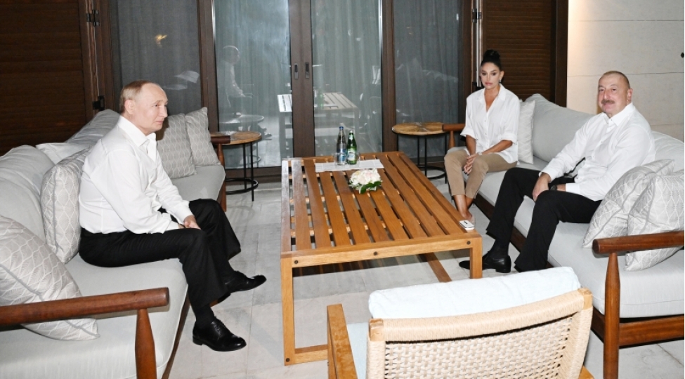 prezident-ilham-eliyev-ve-birinci-xanim-mehriban-eliyeva-evlerinde-rusiya-prezidenti-vladimir-putinle-sham-edibler