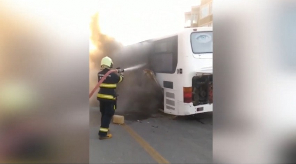 bakida-sernishin-avtobusu-yanib-video