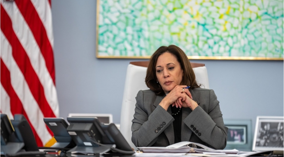 kamala-harris-hele-de-trampdan-ondedir