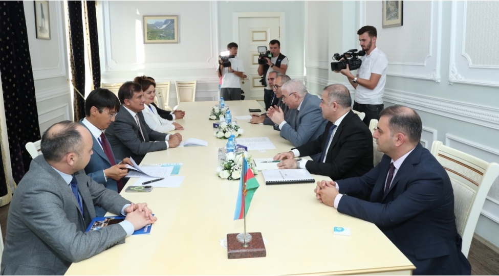 mezahir-penahov-tdt-numayende-heyeti-ile-gorushub