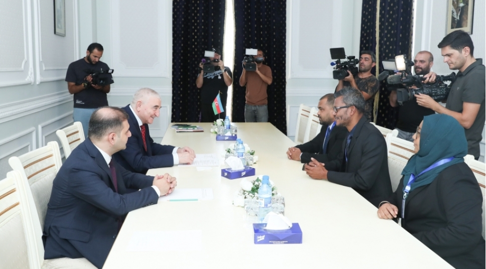 maldiv-missiyasinin-numayende-heyeti-merkezi-sechki-komissiyasinda-olub