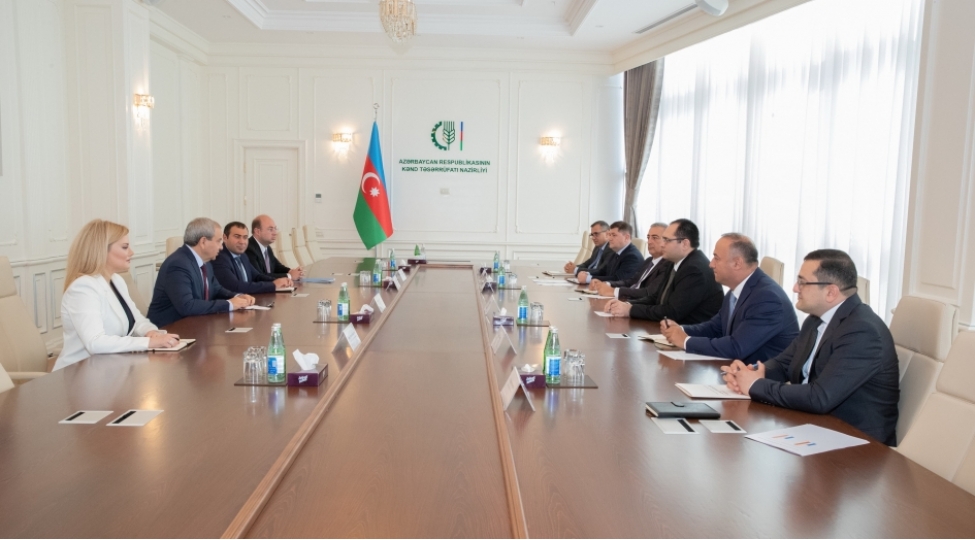 kend-teserrufati-nazirliyi-ve-baki-dovlet-universiteti-arasinda-emekdashliq-imkanlari-muzakire-olunub