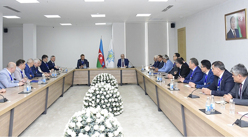 yap-merkezi-aparatinda-mdb-pa-beynelxalq-mushahidechiler-qrupunun-uzvleri-ile-gorush-kechirilib