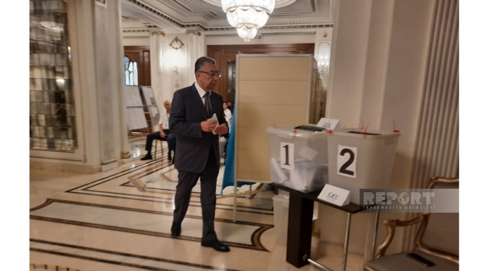 eldar-ezizov-novbedenkenar-parlament-sechkilerinde-ses-verib