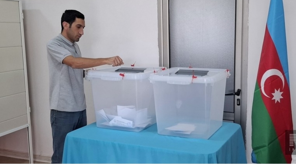 shushada-sechiciler-sesvermede-feal-ishtirak-edirler