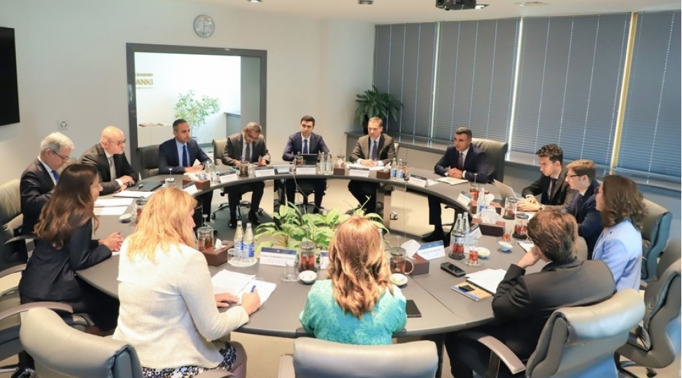 amb-ve-ifc-yashil-iqtisadiyyatin-inkishafini-muzakire-edib
