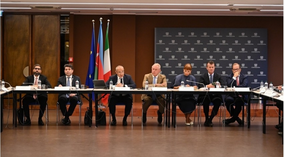 italiya-azerbaycan-deyirmi-masasi-kechirilib