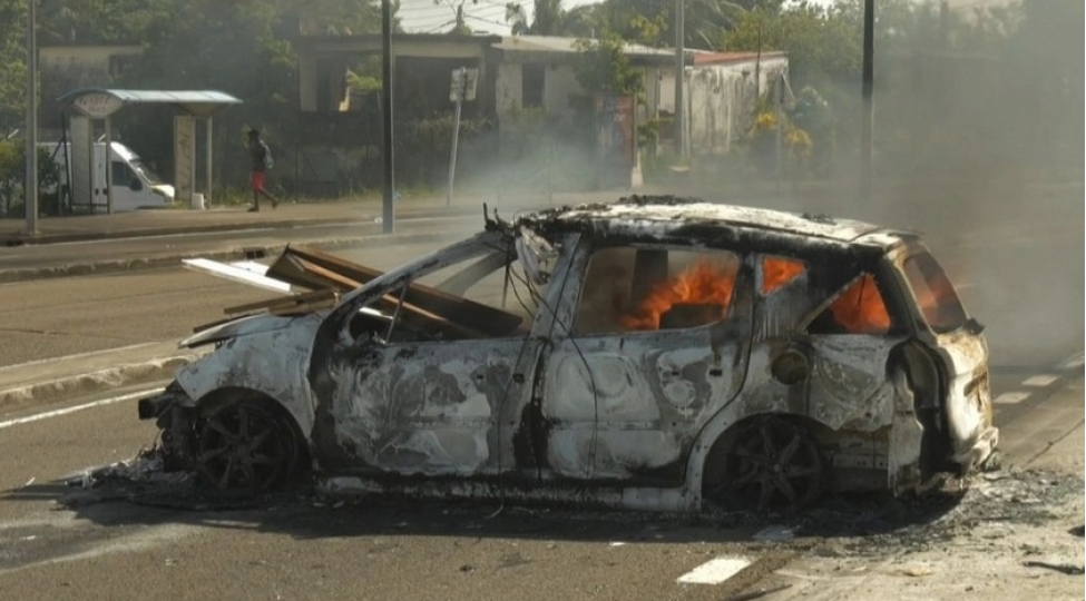 martinik-adasinda-igtishashlar-davam-edir-12-herbchi-yaralanib