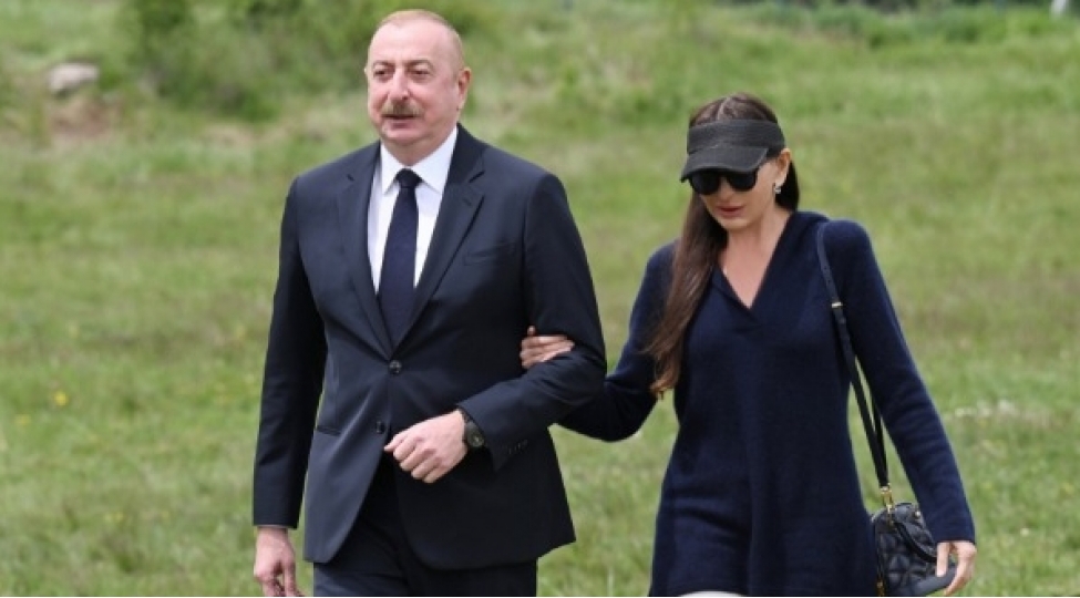 ilham-eliyev-agdam-sheherinde-1-nomreli-korpeler-evi-ushaq-bagchasinda-aparilan-tikinti-ishleri-ile-tanish-olub