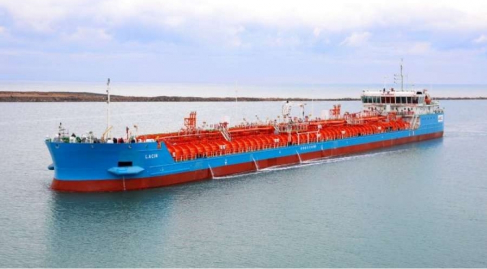 azerbaycanda-bu-il-deniz-neqliyyati-ile-dashinan-yuklerin-47-i-neftin-payina-dushub