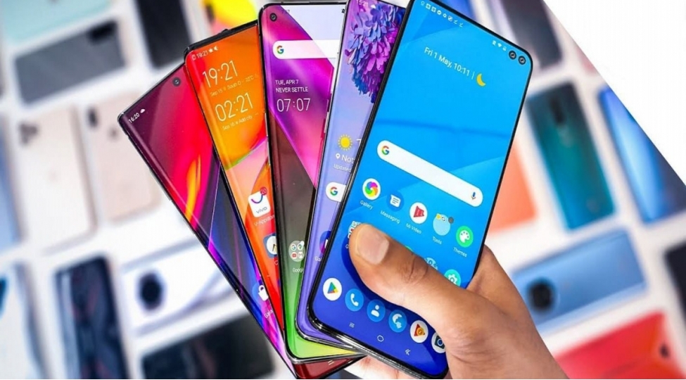 azerbaycana-8-ayda-900-minden-chox-smartfon-idxal-edilib