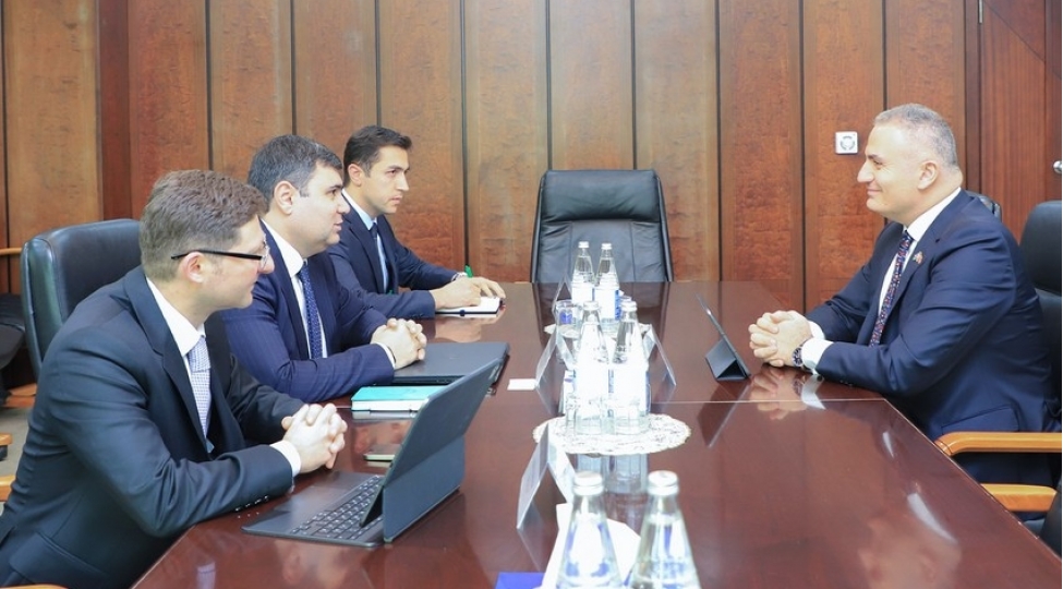 azerbaycan-turkiye-ile-reqemsal-bankchiliqda-emekdashligin-genishlendirilmesini-muzakire-edib