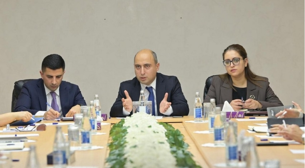 nazir-direktorlara-muellim-shagird-valideyn-munasibetlerinin-daha-semereli-qurulmasi-uzre-tovsiyeler-verib