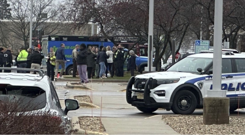 absh-da-surucu-avtomobili-izdihamin-uzerine-surub