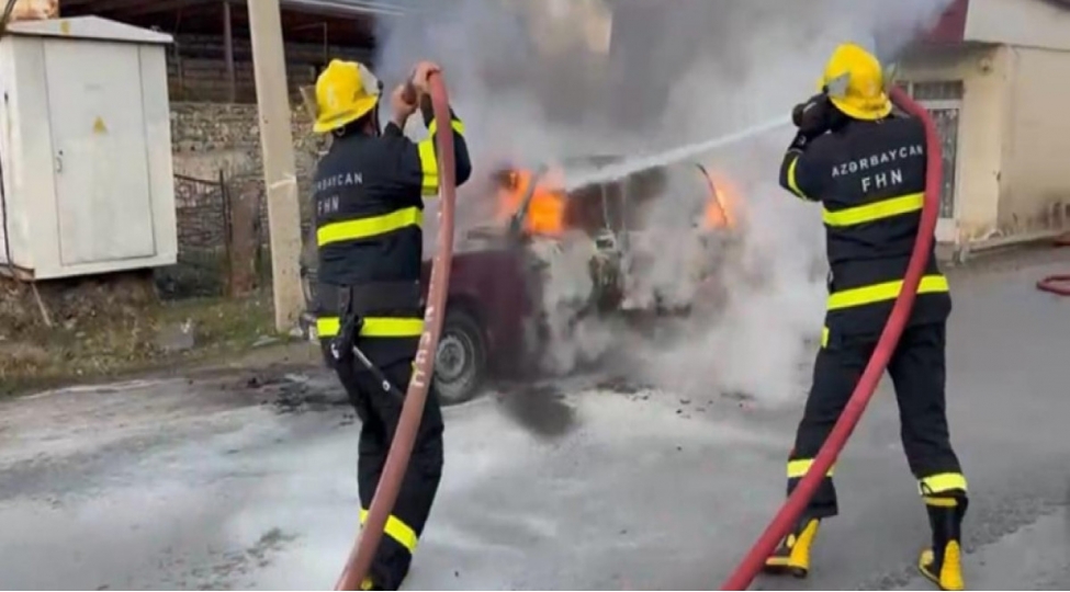 qazaxda-avtomobil-yanib-video