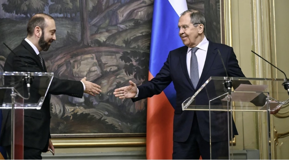 lavrov-mirzoyan-danishiqlarinin-bezi-detallari-achiqlanib