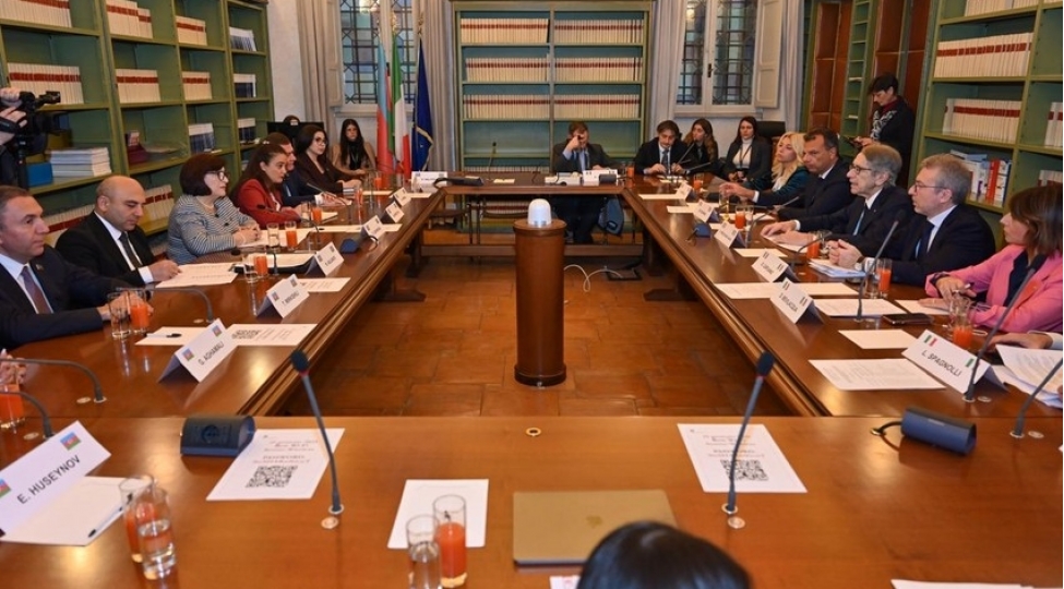 azerbaycan-ve-italiya-arasinda-iqtisadi-emekdashliq-neqliyyat-enerji-meseleleri-muzakire-edilib