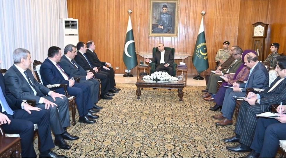 pakistan-prezidenti-azerbaycanin-mudafie-senayesi-naziri-ile-gorushub