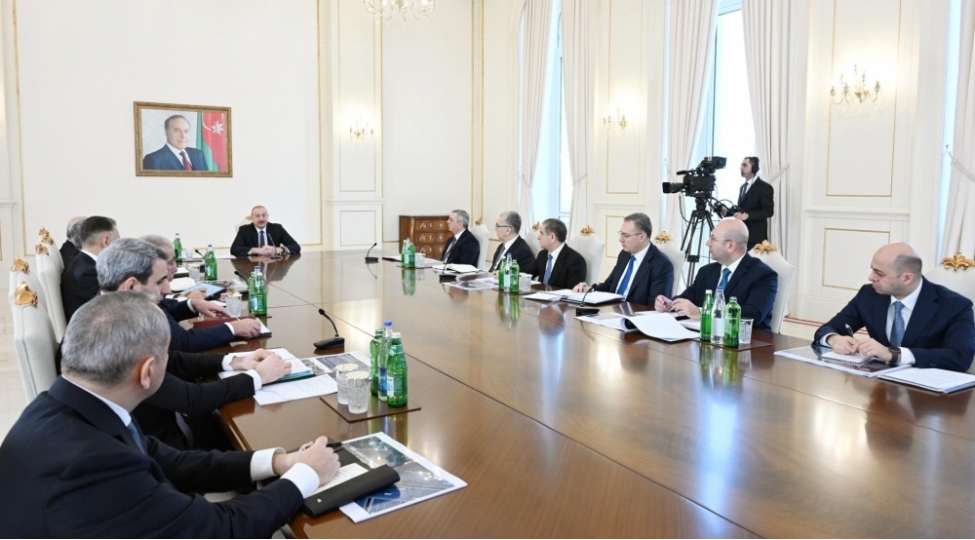 prezident-baki-sheherinde-tixac-mushahide-olunur-ve-efsuslar-olsun-ki-tixaclarin-sayi-ilden-ile-artir