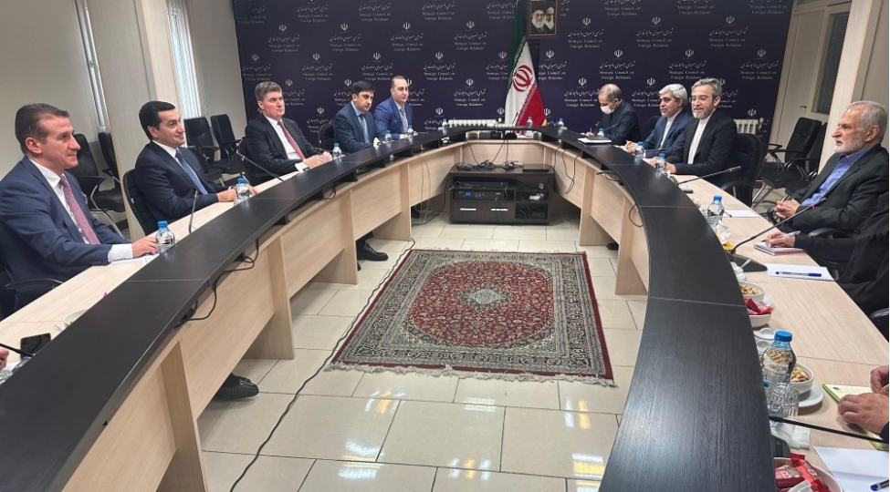 hikmet-haciyev-iranin-xarici-elaqeler-uzre-strateji-shurasinin-sedri-ile-emekdashliq-meselelerini-muzakire-edib