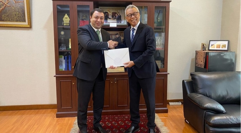 azerbaycan-sefiri-etimadnamesinin-suretini-indoneziyanin-dovlet-protokolu-rehberine-teqdim-edib