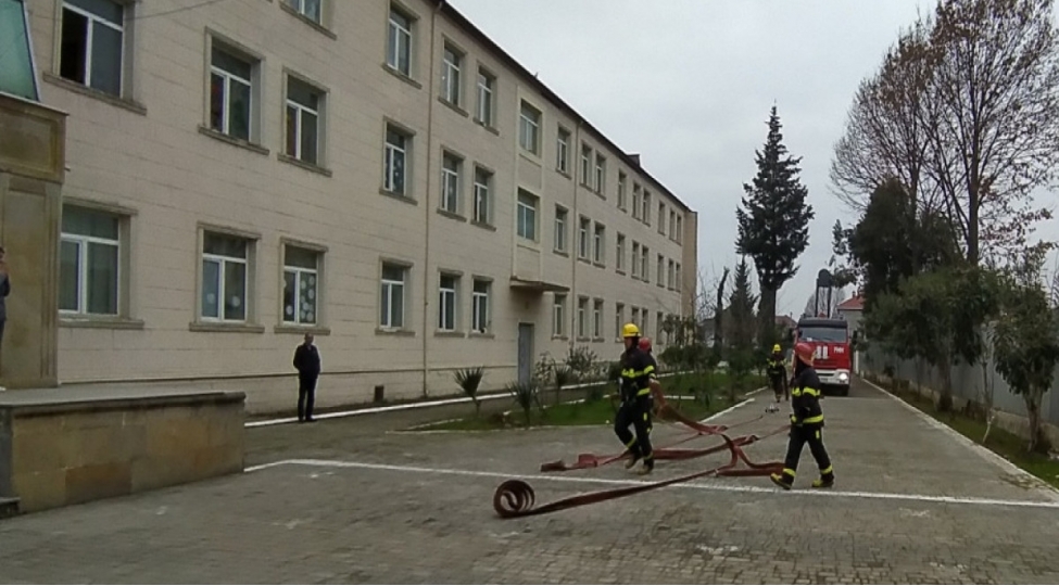 fhn-mekteblinin-dostu-layihesinin-ishtirakchilari-uchun-telim-kechirib-video