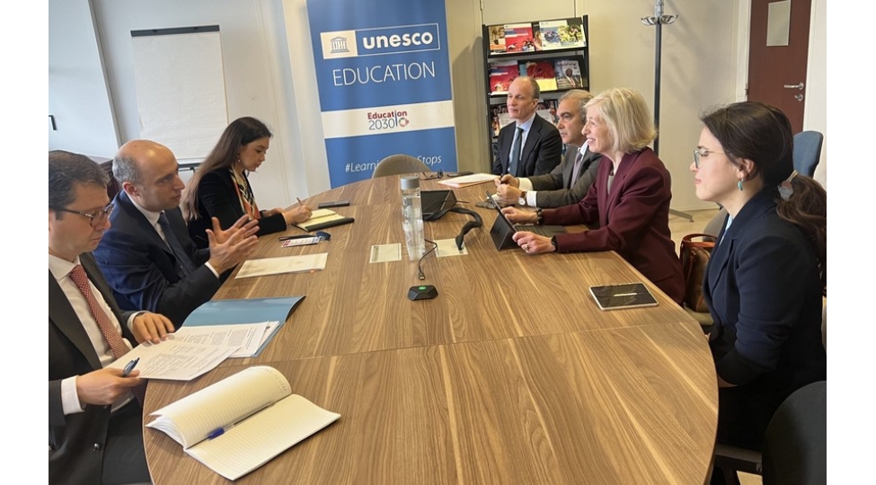 emin-emrullayev-unesco-nun-tehsil-uzre-bash-direktorunun-muavini-ile-emekdashligi-muzakire-edib