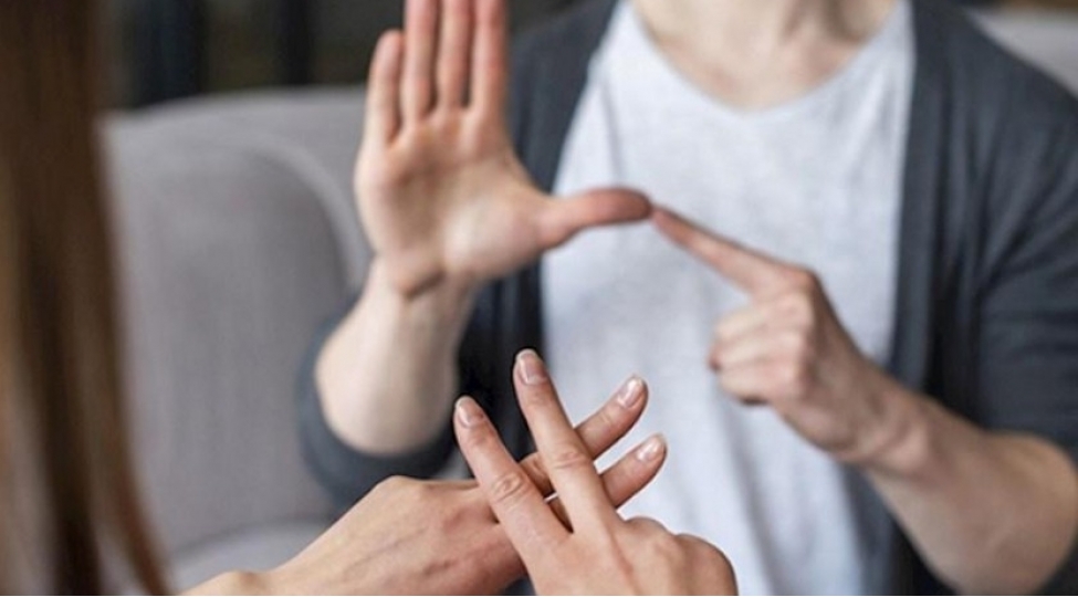 qanunvericiliye-azerbaycan-isharet-dili-anlayishinin-elave-edilmesi-son-oxunushda-qebul-edilib