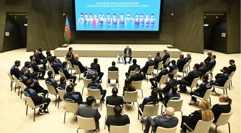 avropa-chempionatinda-yuksek-neticeler-elde-etmish-azerbaycan-guleshchileri-ile-gorush-kechirilib