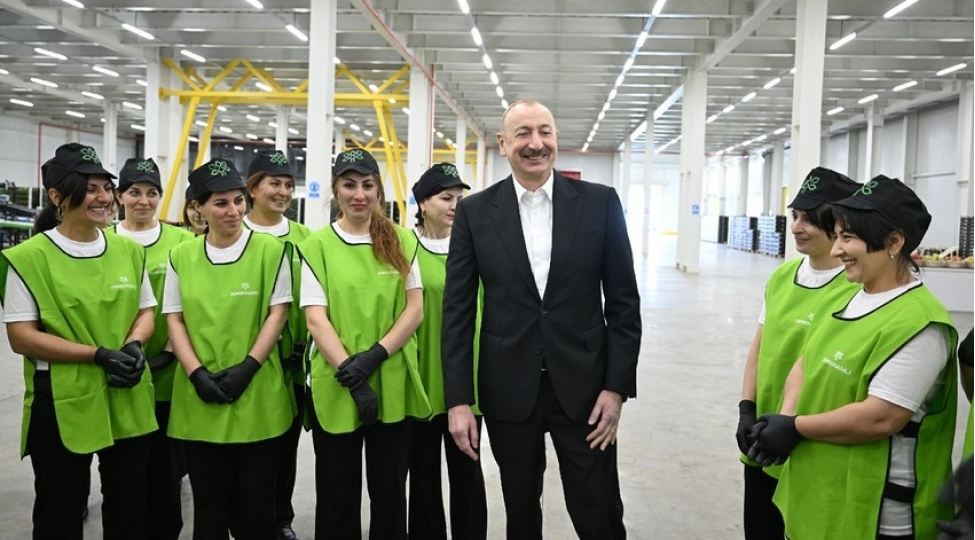 Prezident İlham Əliyev Qusarda bağçılıq və soyuducu anbar kompleksinin fəaliyyəti ilə tanış olub