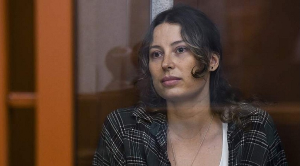 tramp-mubadile-cherchivesinde-absh-a-verilen-kseniya-karelina-ile-gorushub