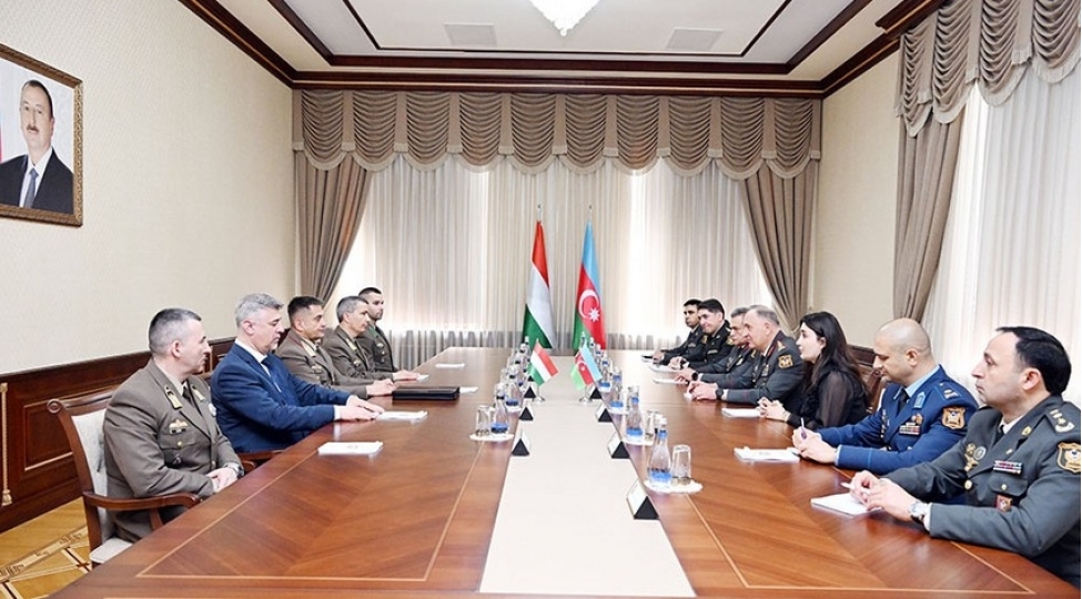 azerbaycanla-macaristan-arasinda-herbi-emekdashliq-muzakire-edilib