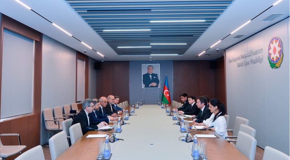 azerbaycan-iran-ikiterefli-emekdashliq-gundeliyinden-ireli-gelen-meseleler-muzakire-olunub